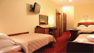 Отель Hotel Continental Крыница-Морска Трехместный номер-4